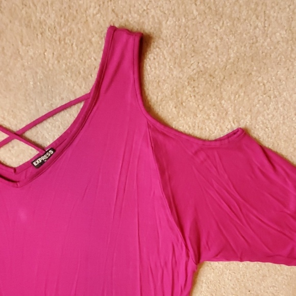 Express size XL cold shoulder blouse in magenta - Picture 7 of 8
